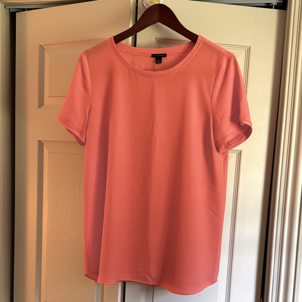 Ann Taylor Coral Short Sleeve Top